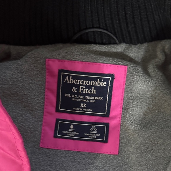 Pink waterproof jacket - Picture 3 of 10